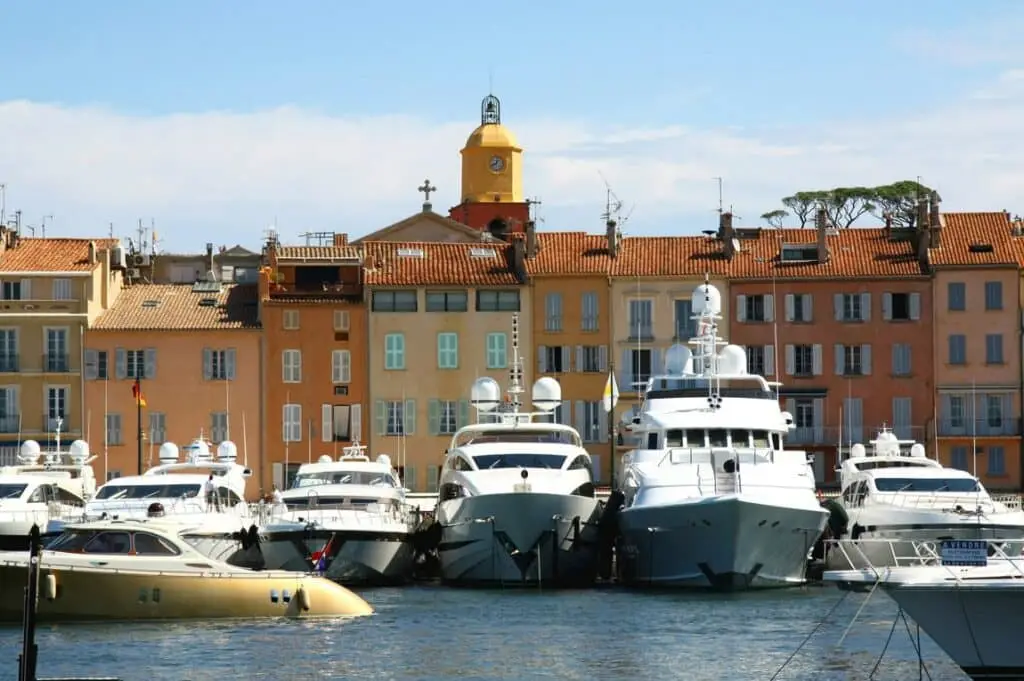 Chauffeur Privé Saint Tropez YACHT SAINT TROPEZ AZUR LIMOUSINES min