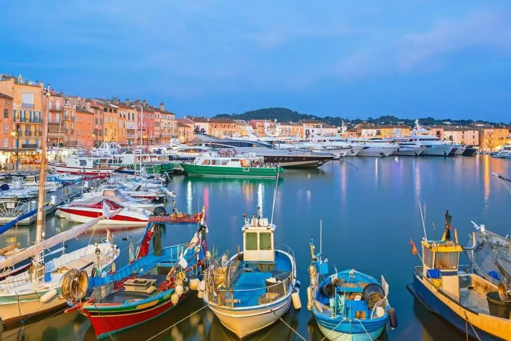 TAXI Aeroport Nice vers Saint Tropez Transfert / Azur Limousines saint tropez een luxueuze havenstad 19033 xl min