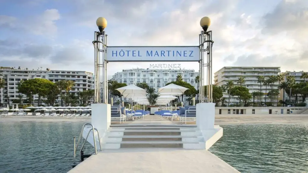 Hotel Martinez P1155 Beach Hotel Pano.16x9 min 2