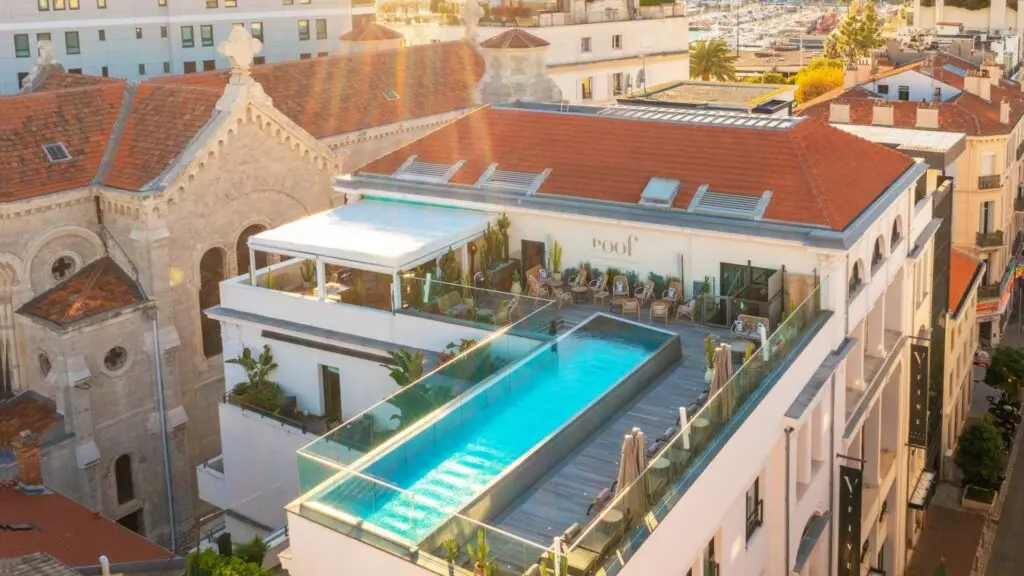Chauffeur prive Five Seas Hotel Cannes avec transfert aeroport Nice – Azur Limousines 1