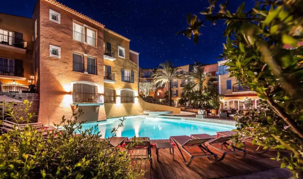 Hotel Byblos Saint Tropez Chauffeur prive Hotel Byblos Saint Tropez avec vehicule de luxe Azur Limousines 1