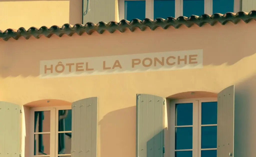 Hotel La Ponche Saint Tropez Chauffeur prive Hotel La Ponche Saint Tropez avec transfert depuis laeroport de Nice – Azur Limousines 2 1
