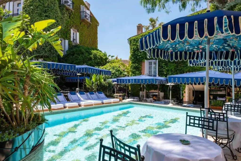 Hotel Le Yaca Saint Tropez Chauffeur prive Hotel Le Yaca Saint Tropez avec transfert depuis laeroport de Nice – Azur Limousines 3