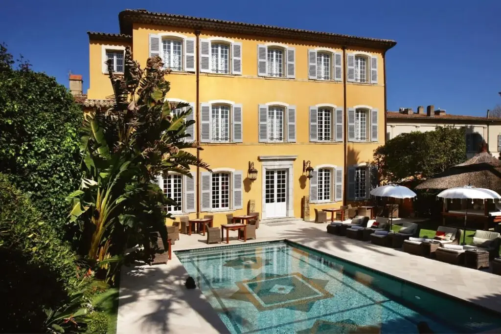 Hotel Pen Dai Saint Tropez Chauffeur prive Hotel Pan Dei Palais Saint Tropez avec transfert aeroport Nice – Azur Limousines 1