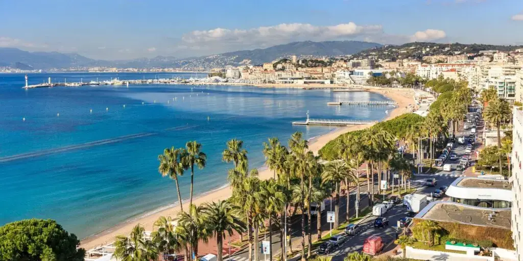 Chauffeur prive pour les hotels de luxe a Cannes avec transfert aeroport Nice – Azur Limousines 1